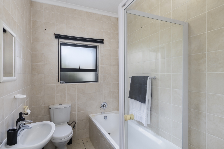 To Let 2 Bedroom Property for Rent in Heritage Park Western Cape